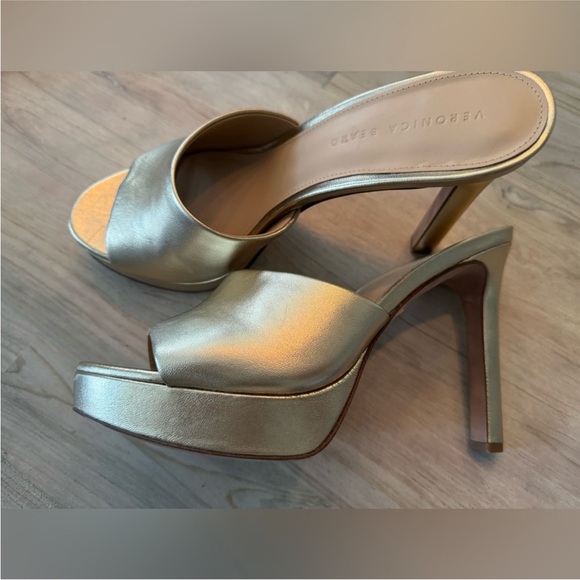 Veronica Beard Accessories - VERONICA BEARD Women's Gold Dali Platform Heel Sandal Shoes Size 10M.